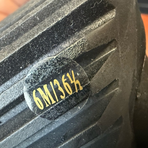 JLo Jennifer Lopez black suede platform high heels front gold chain size 6M - Picture 15 of 15